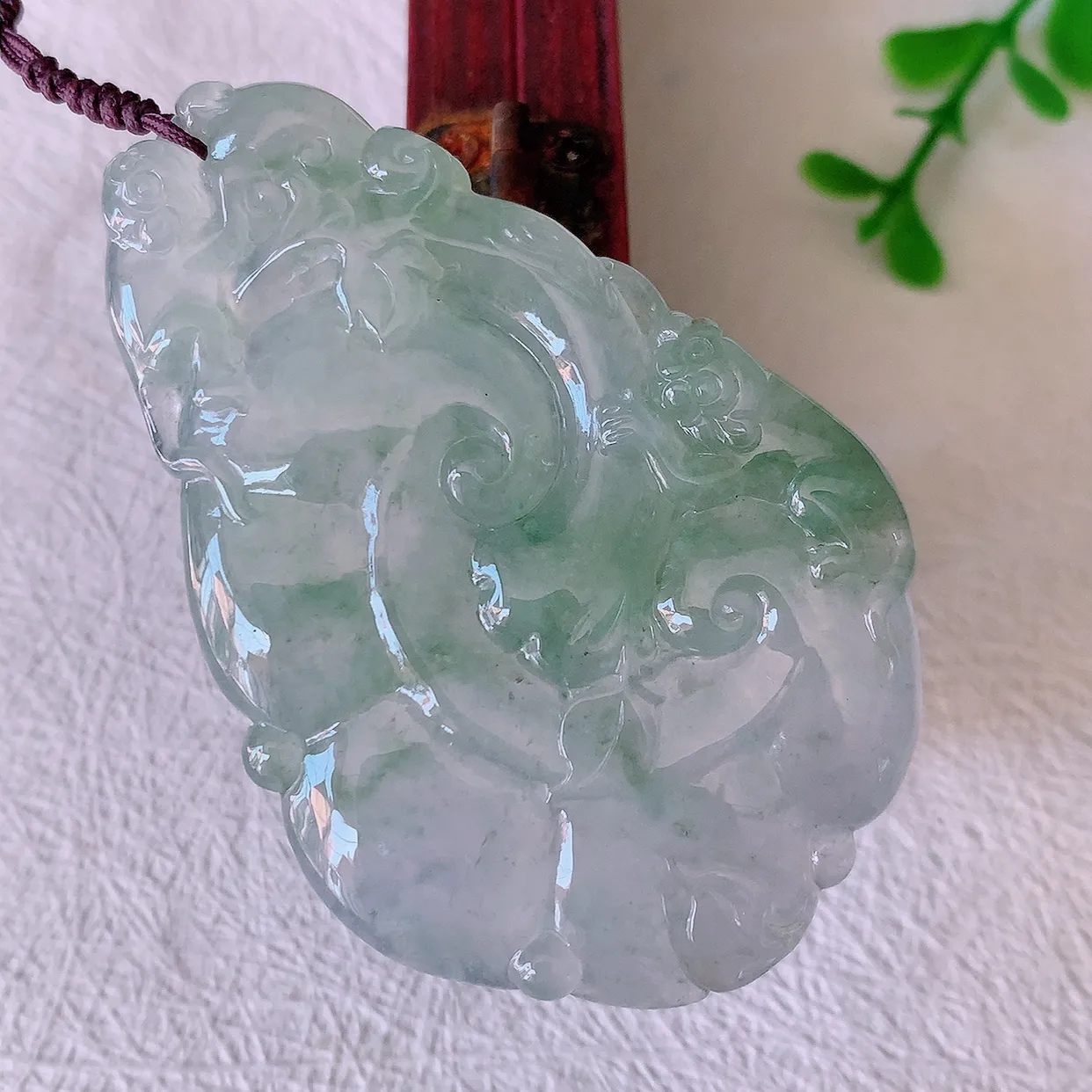 自然光实拍，冰种飘花翡翠如意吊坠， 上身效果非常美，饱满大气，工艺美，万事如意，如意一生，#41.1