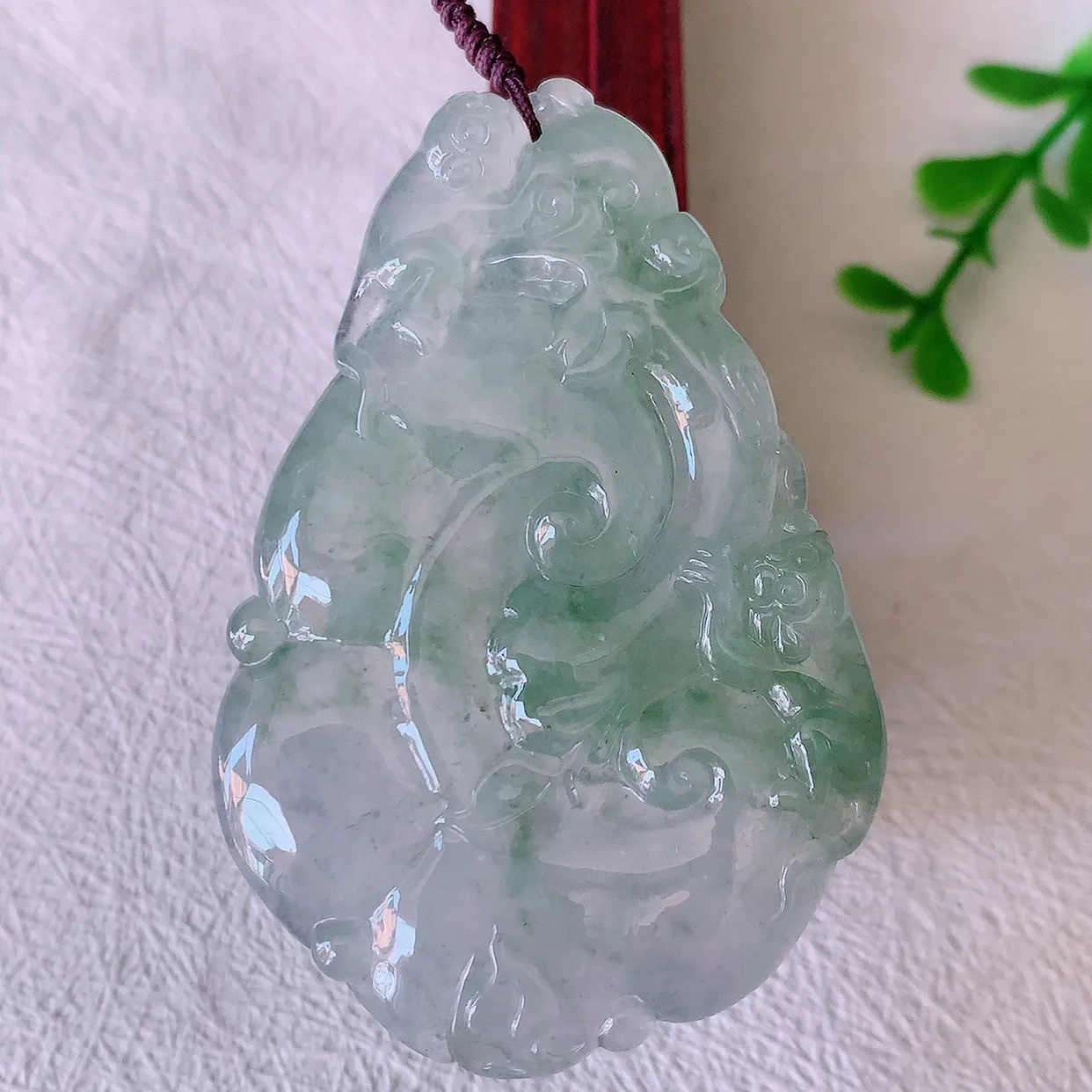 自然光实拍，冰种飘花翡翠如意吊坠， 上身效果非常美，饱满大气，工艺美，万事如意，如意一生，#41.1