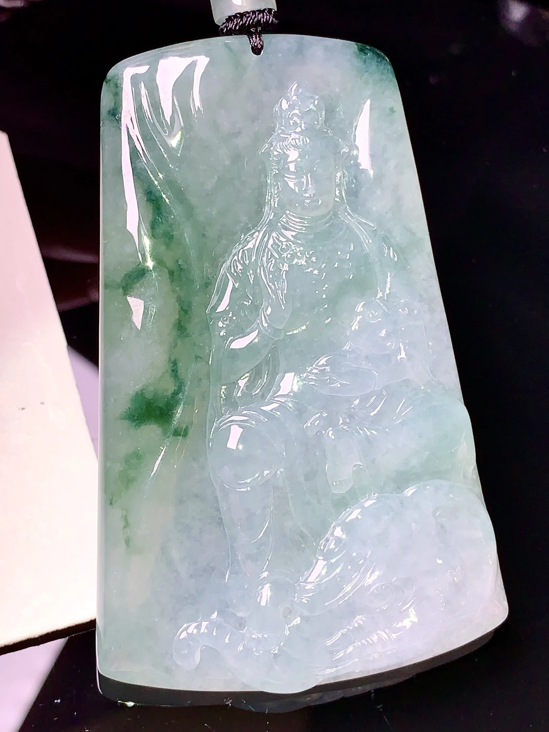 飘绿普贤观音菩萨吊坠 玉质细腻 色泽清新艳丽 整体尺寸70.8*45*6.5