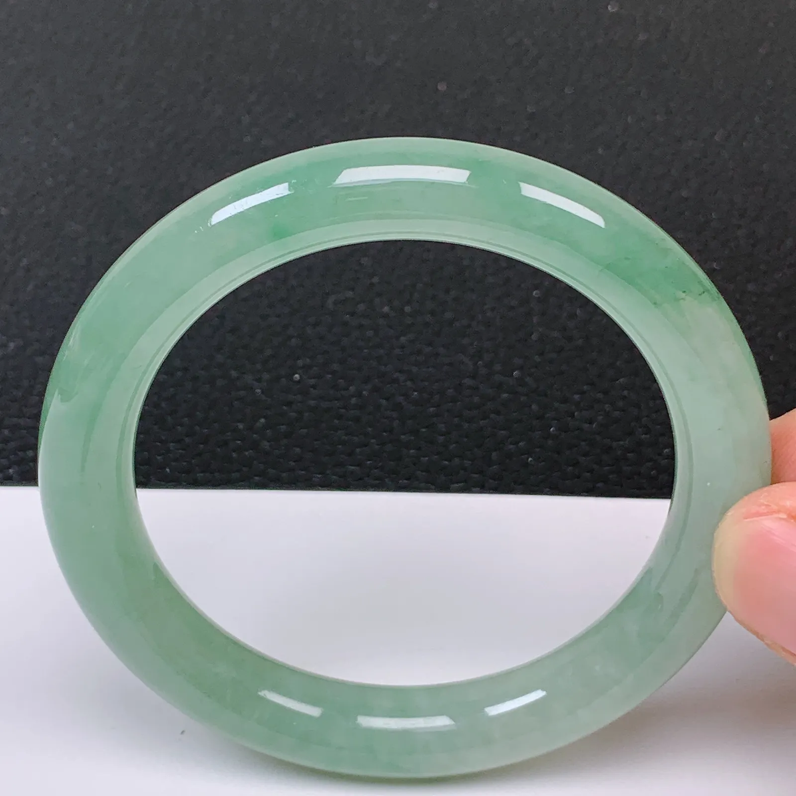 56～57圈口缅甸翡翠A货老坑冰种晴水绿满绿色圆条手镯经典百搭显白