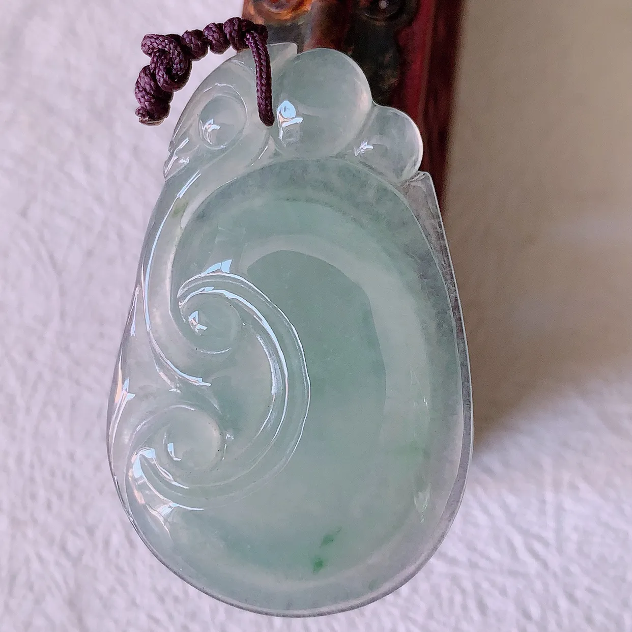 自然光实拍，冰种飘花翡翠如意吊坠，上身效果非常美，饱满大气，工艺美，万事如意，如意一生，#41.17