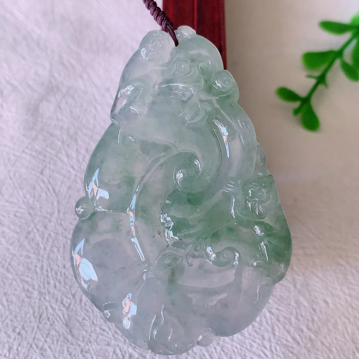 自然光实拍，冰种飘花翡翠如意吊坠， 上身效果非常美，饱满大气，工艺美，万事如意，如意一生，#41.17