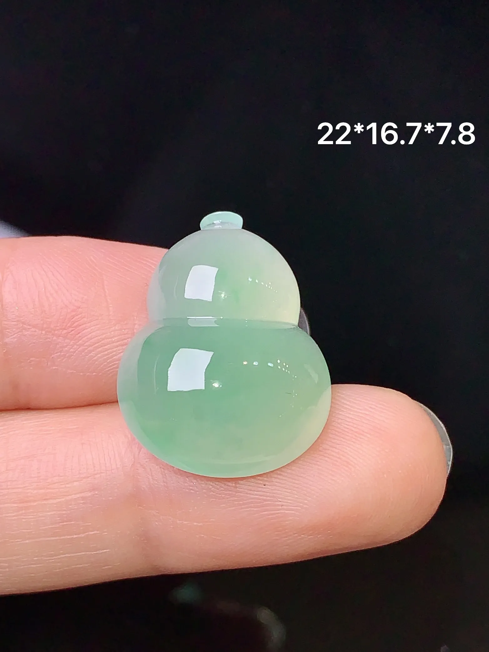 镶嵌款 冰种翠绿葫芦 玉质细腻 色泽清新艳丽 整体尺寸22*16.7*7.8