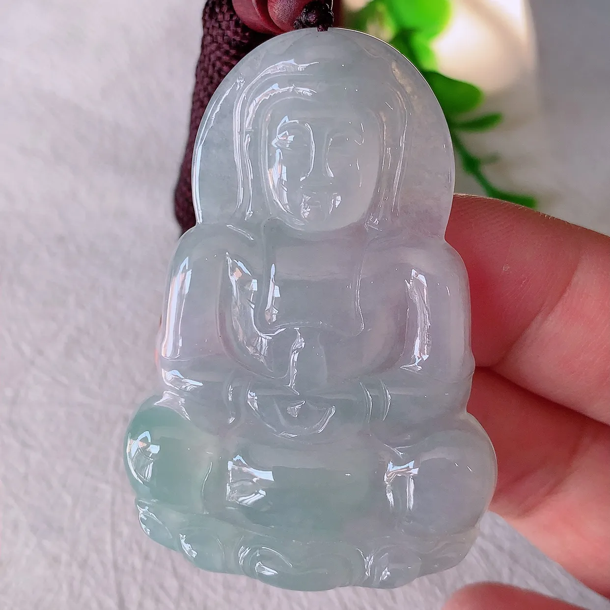 自然光实拍，冰种翡翠观音菩萨吊坠，净瓶观音，冰透亮泽，美观亮丽，观音面相端庄#46.15