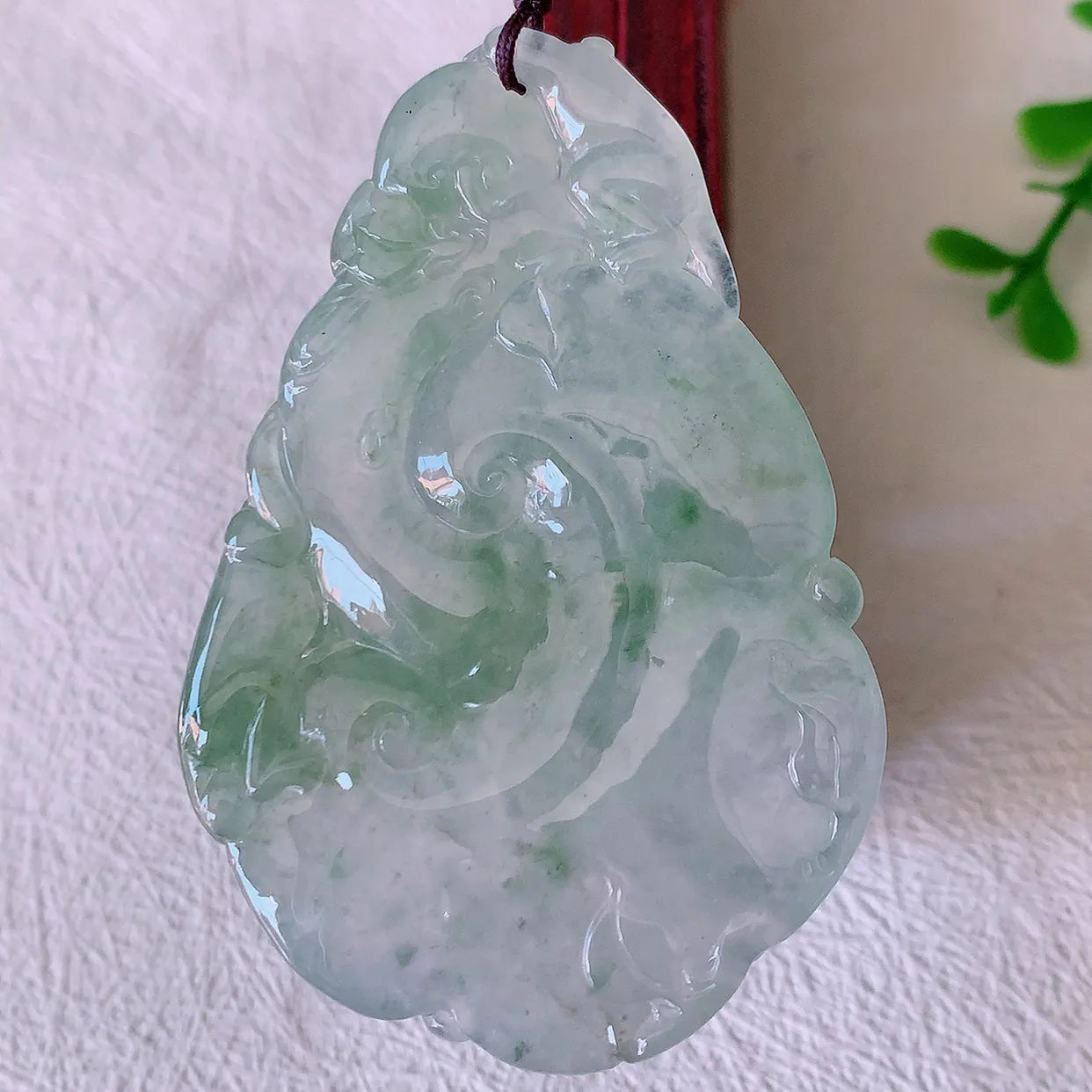自然光实拍，冰种飘花翡翠如意吊坠， 上身效果非常美，饱满大气，工艺美，万事如意，如意一生，#41.17