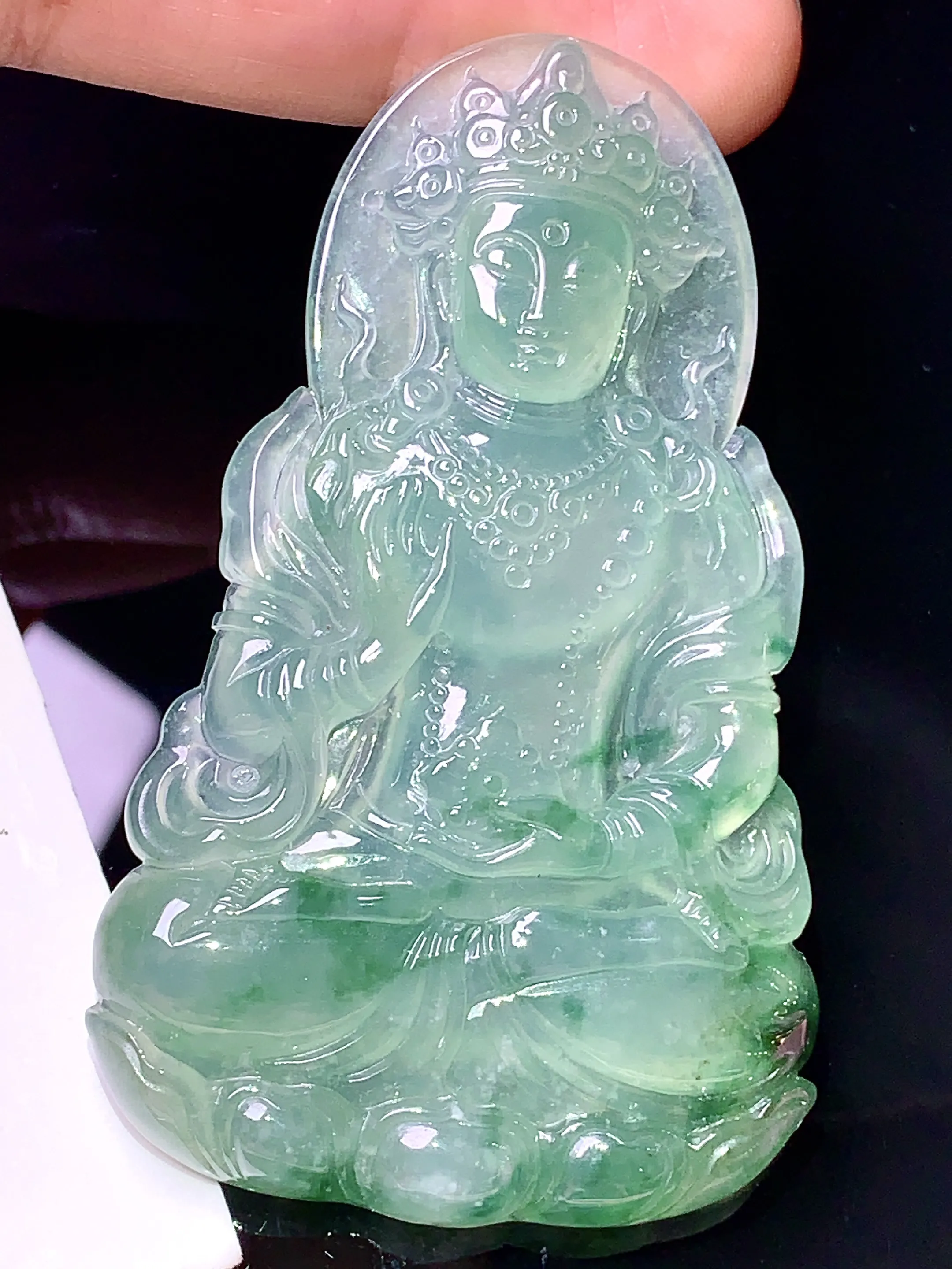 飘绿度母观音菩萨吊坠 玉质细腻 色泽清新艳丽 整体尺寸63.8*38.7*5.8