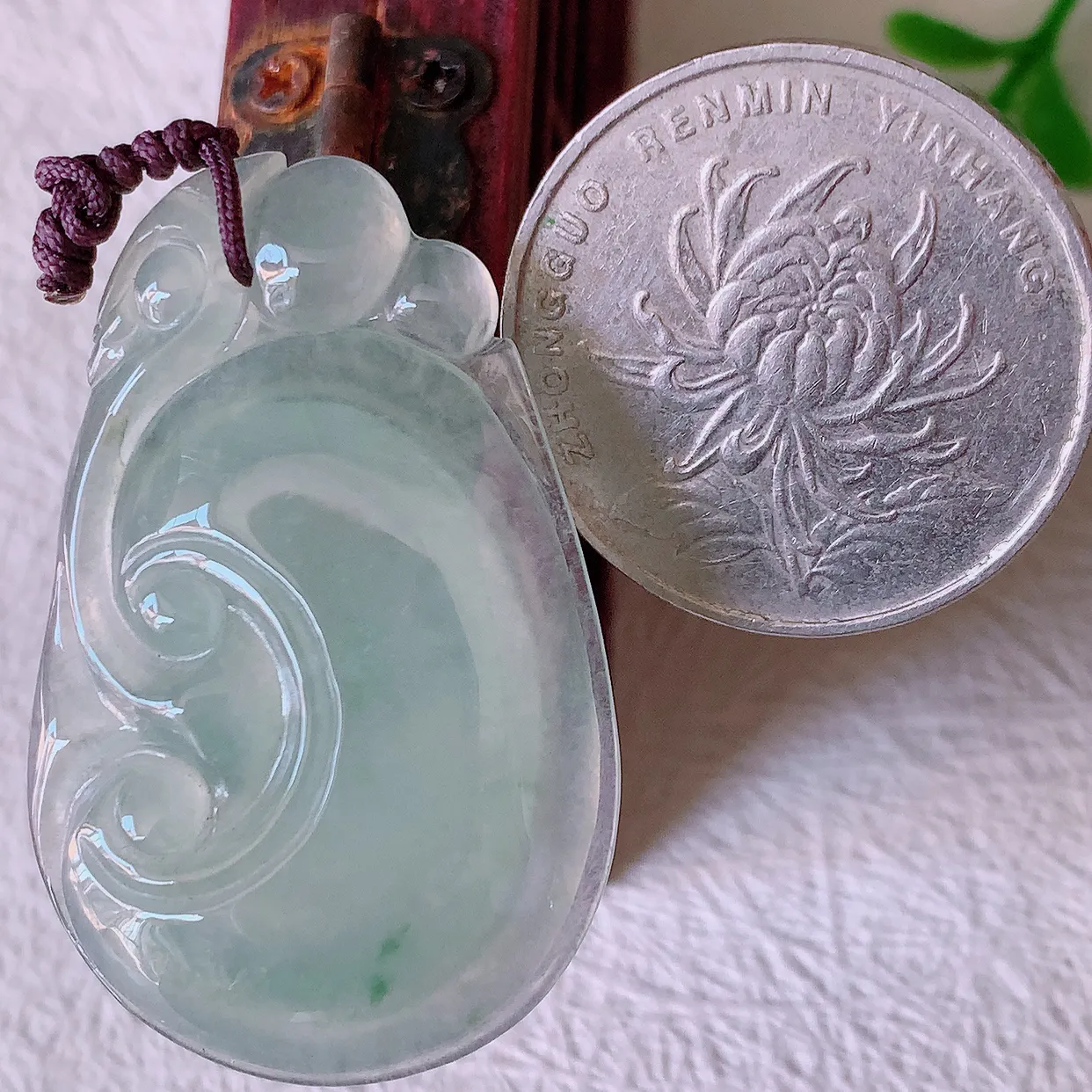 自然光实拍，冰种飘花翡翠如意吊坠，上身效果非常美，饱满大气，工艺美，万事如意，如意一生，#41.17