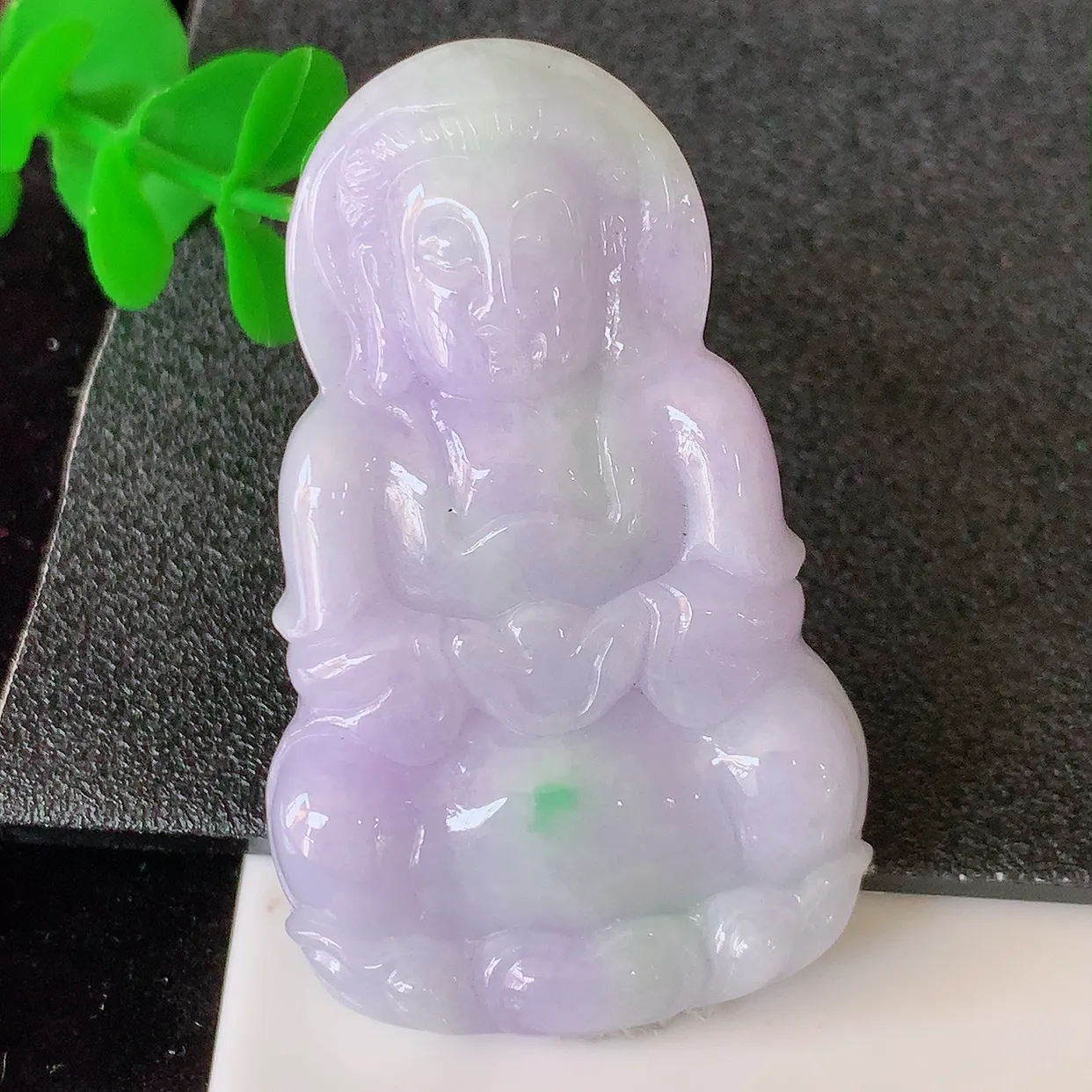 自然光实拍，冰润春带彩翡翠观音菩萨吊坠，赐福紫罗兰观音，玉润通透，慈祥端庄！#1.15