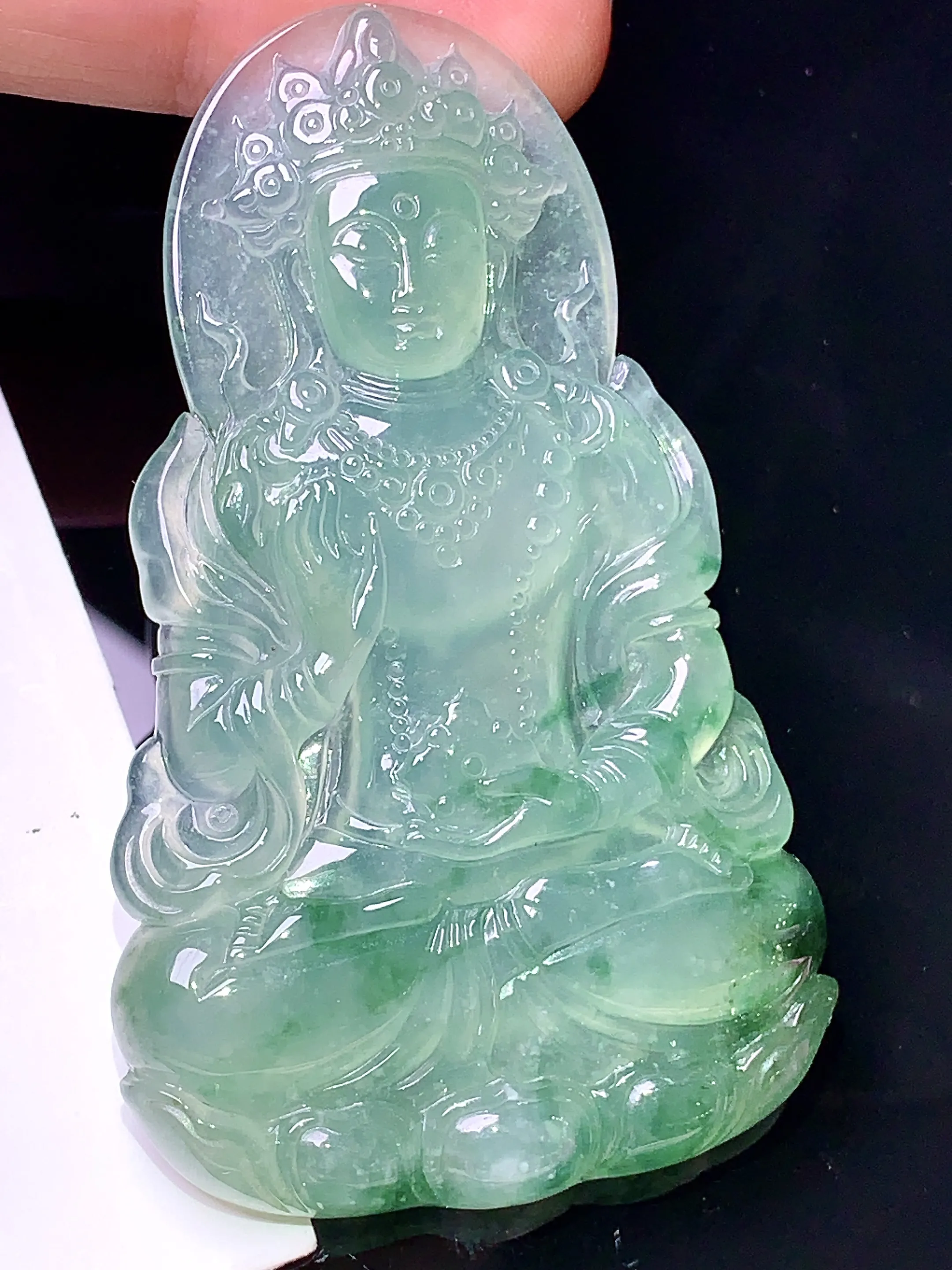 飘绿度母观音菩萨吊坠 玉质细腻 色泽清新艳丽 整体尺寸63.8*38.7*5.8
