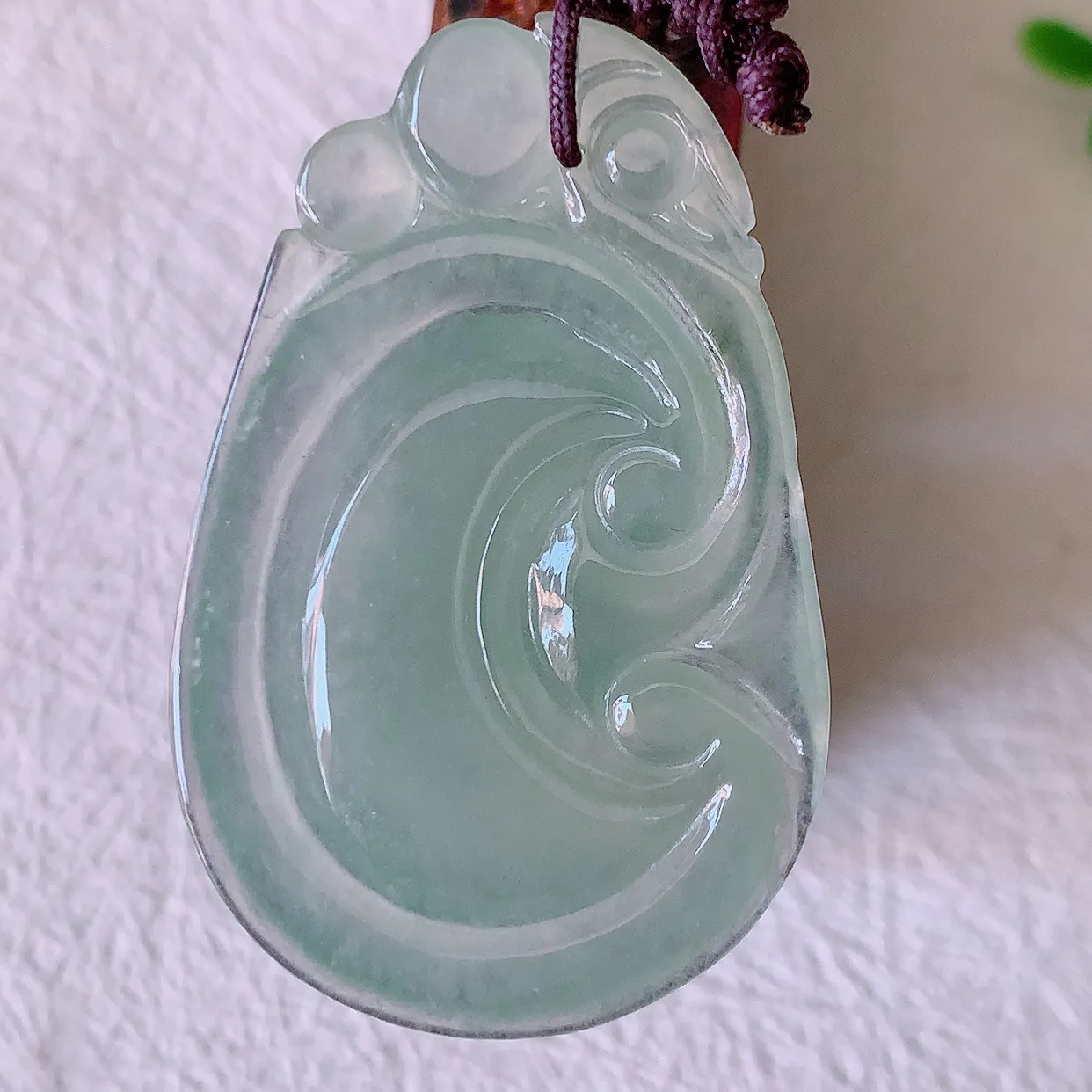 自然光实拍，冰种飘花翡翠如意吊坠，上身效果非常美，饱满大气，工艺美，万事如意，如意一生，#41.17