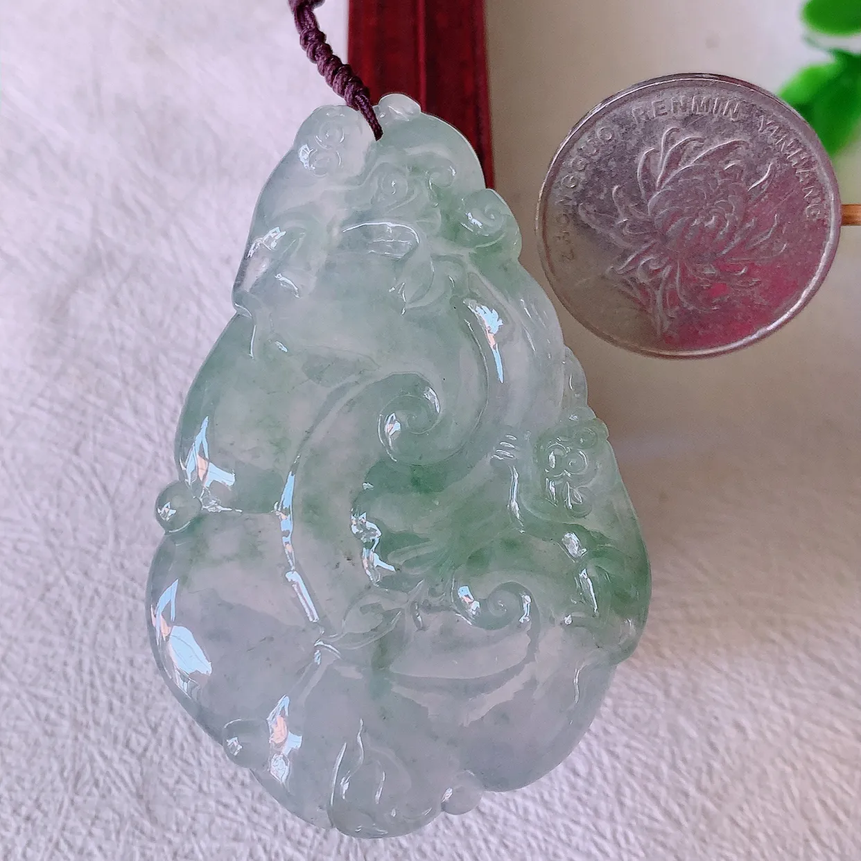自然光实拍，冰种飘花翡翠如意吊坠， 上身效果非常美，饱满大气，工艺美，万事如意，如意一生，#41.17