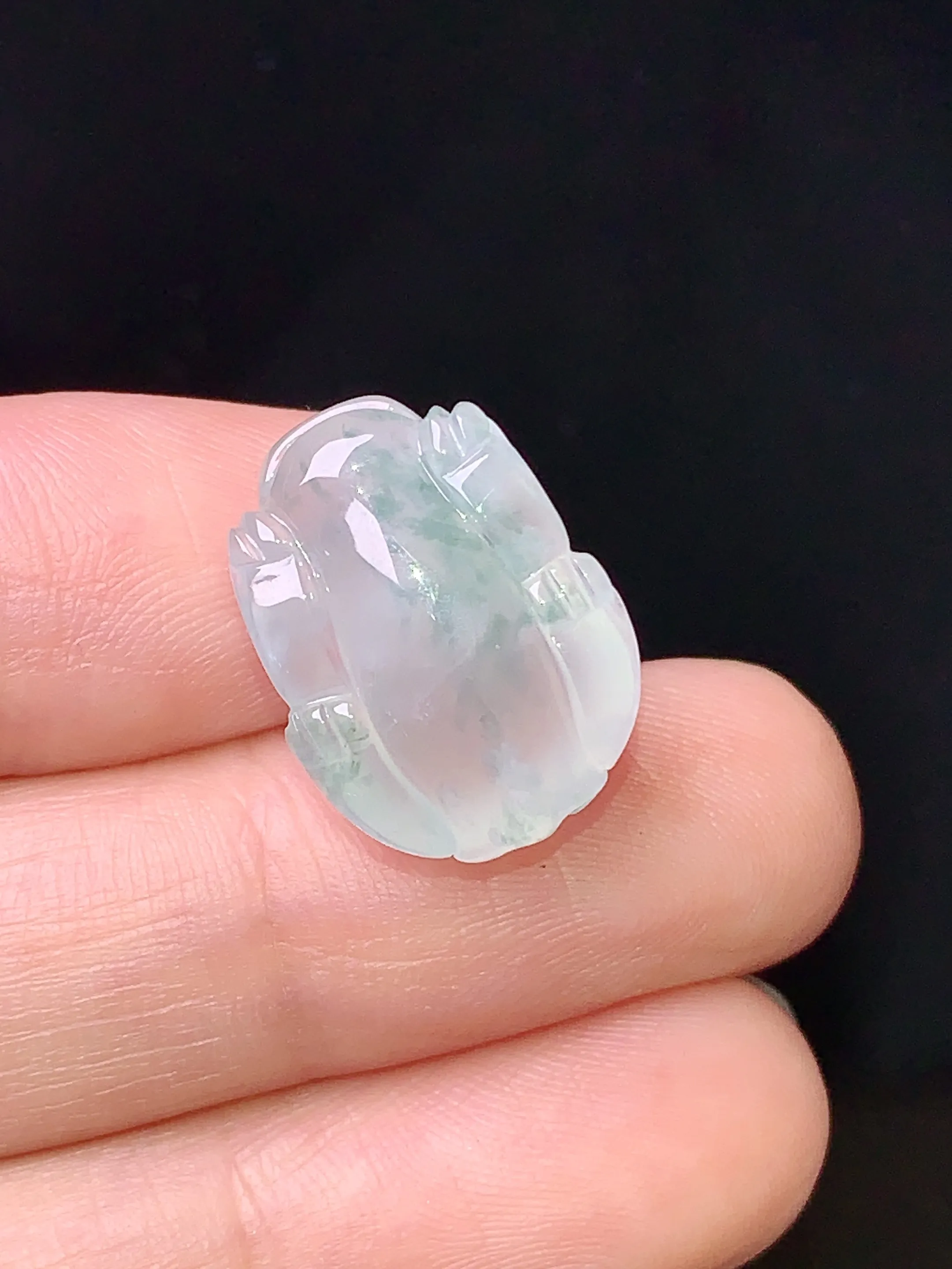 镶嵌款 冰种飘绿貔貅 玉质细腻 色泽清新艳丽 整体尺寸17.7*13.2*8.5