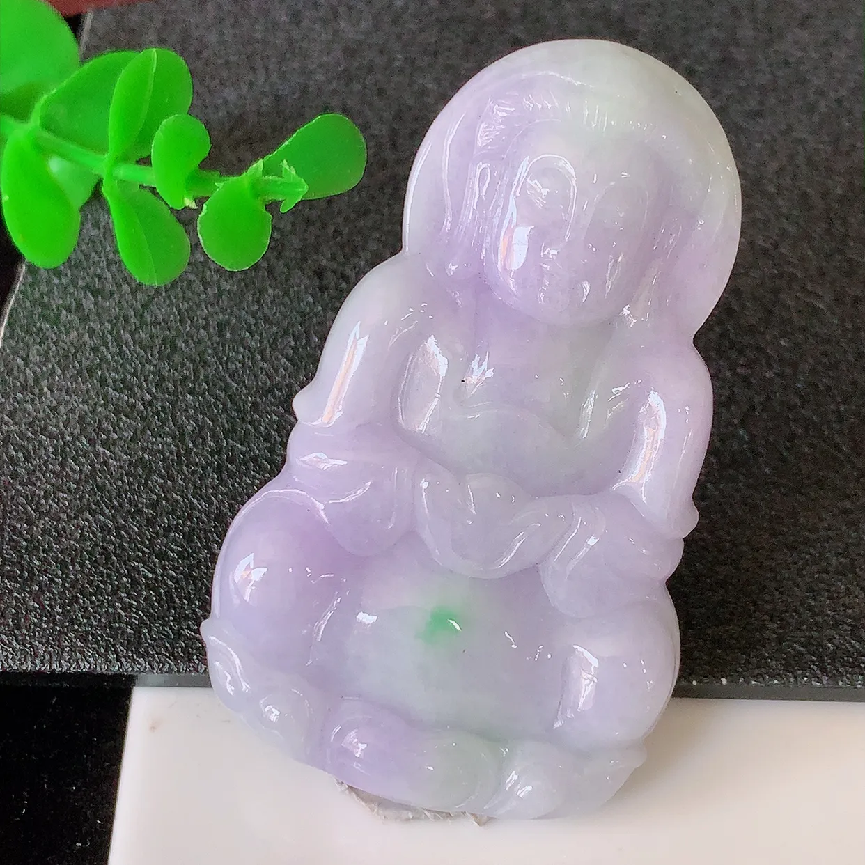 自然光实拍，冰润春带彩翡翠观音菩萨吊坠，赐福紫罗兰观音，玉润通透，慈祥端庄！#1.15