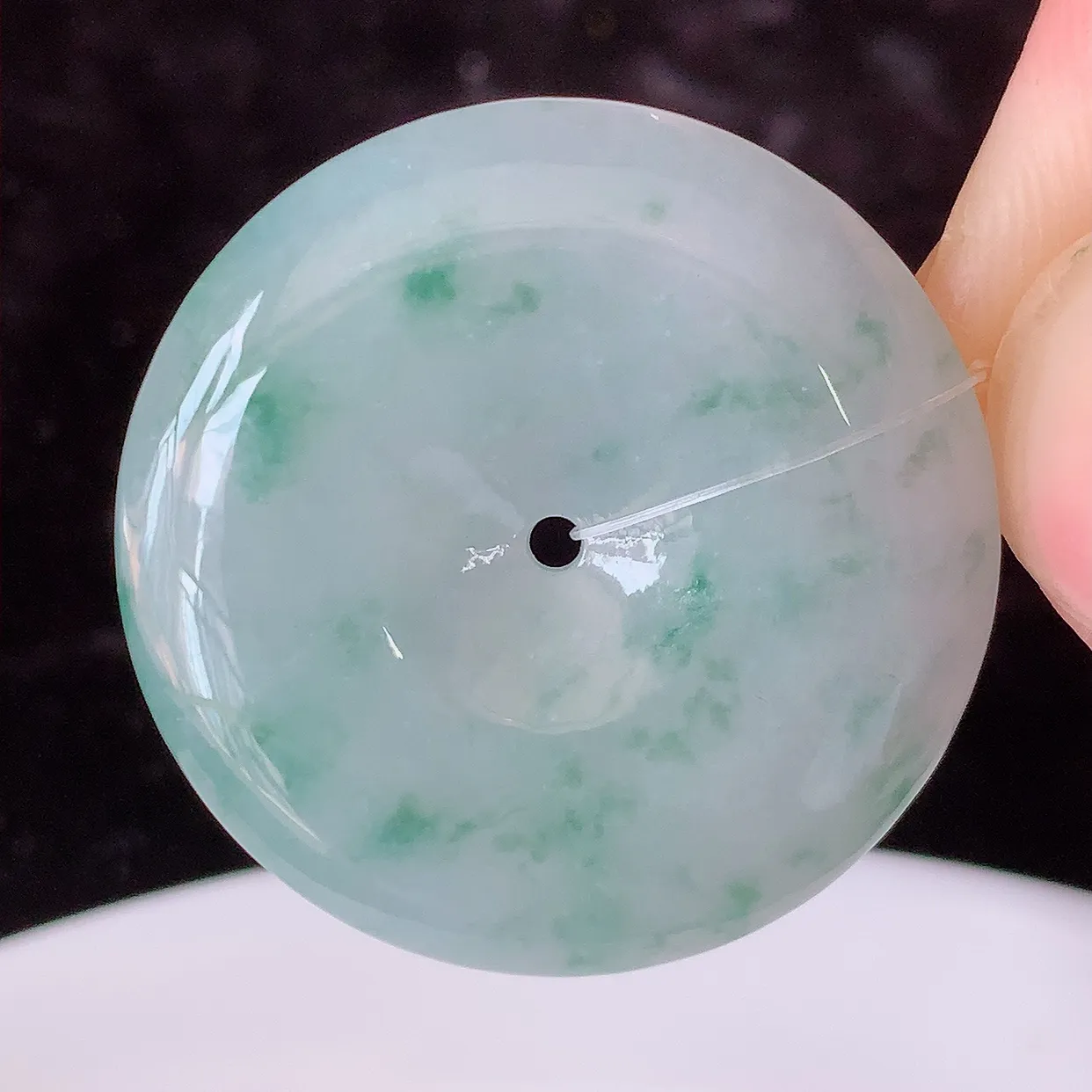 自然光实拍，冰飘花翡翠平安扣吊坠，冰透，灵动飘逸，寓意平平安安，平安扣佩戴端庄漂亮！#49.15