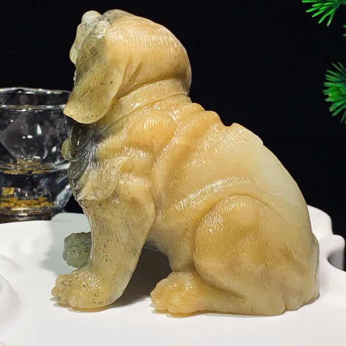 新疆且末糖旺财狗摆件 。尺寸86/86/60重462克   玉质细腻油润 底色纯净 脂粉好，品质好。lt251018