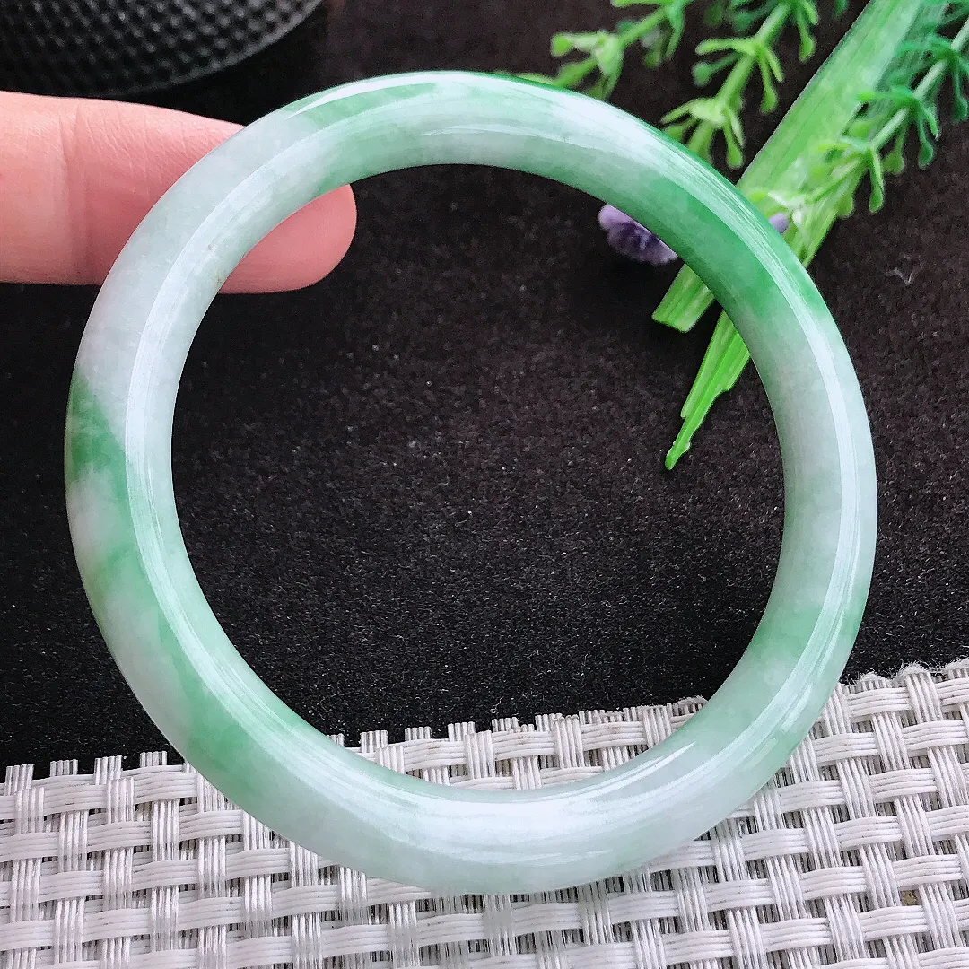自然光57/7.9/8.5老坑精美温润飘绿圆条手镯翡翠玉镯子美人镯手环