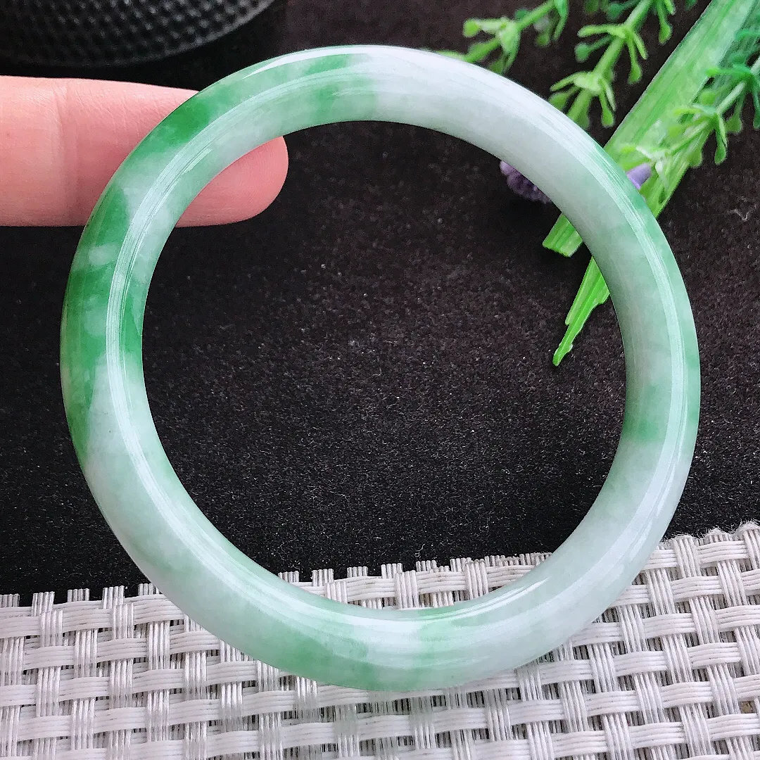 自然光57/7.9/8.5老坑精美温润飘绿圆条手镯翡翠玉镯子美人镯手环