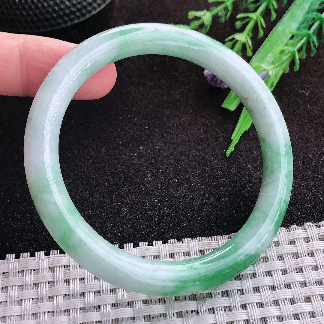 自然光57/7.9/8.5老坑精美温润飘绿圆条手镯翡翠玉镯子美人镯手环