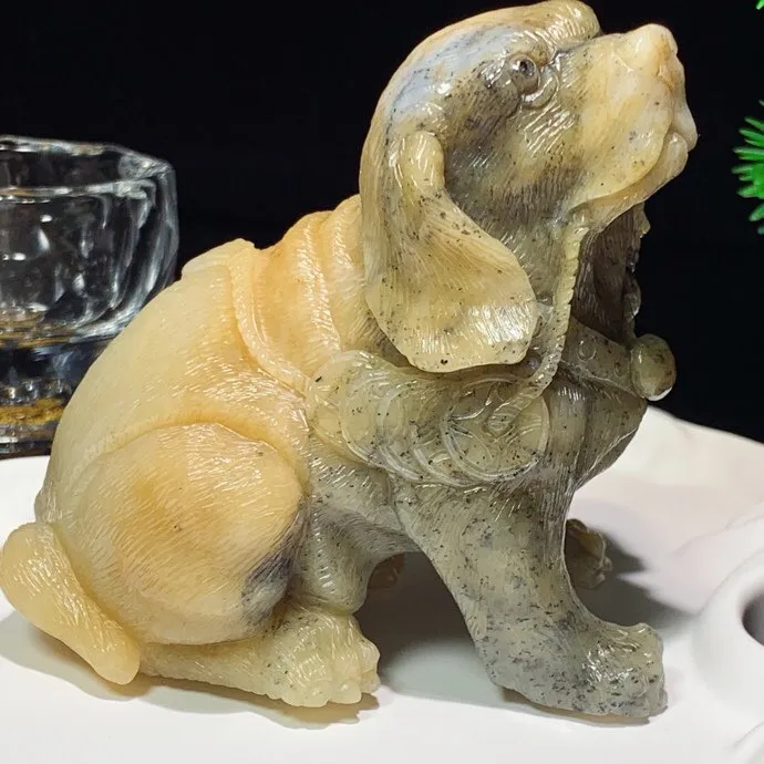 新疆且末糖旺财狗摆件 。尺寸86/86/60重462克   玉质细腻油润 底色纯净 脂粉好，品质好。
