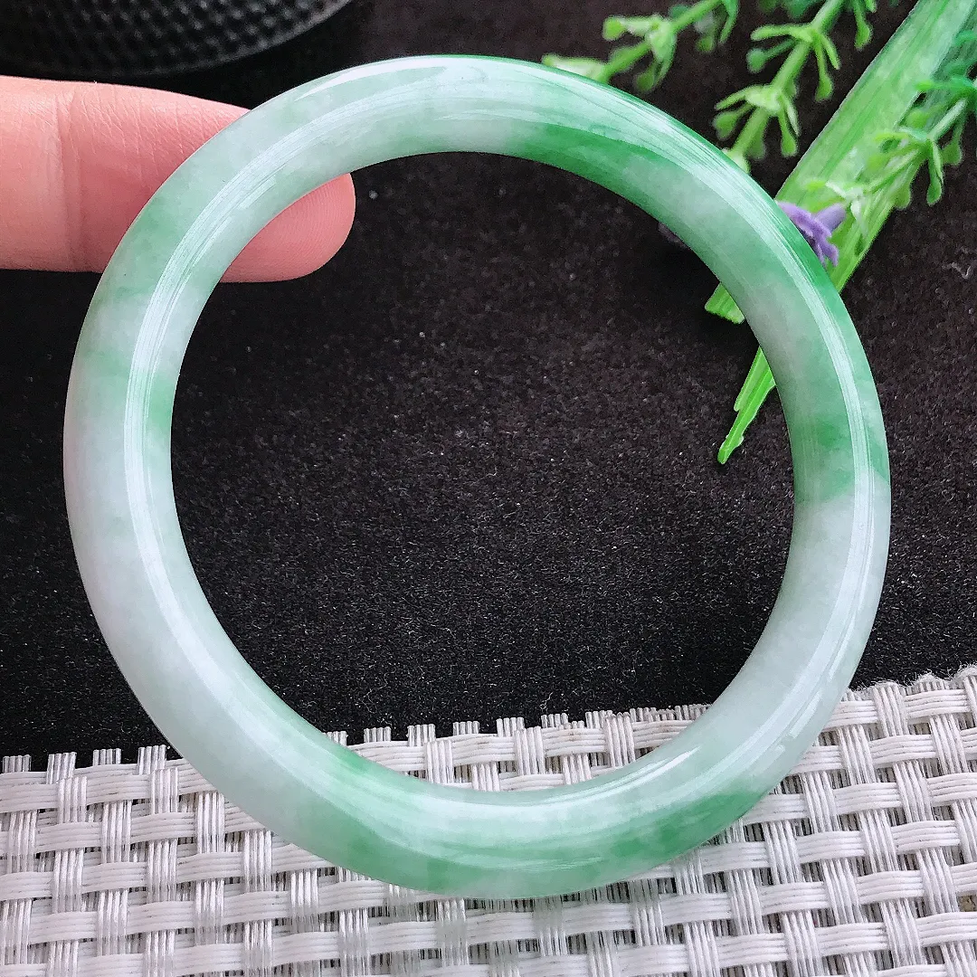 自然光57/7.9/8.5老坑精美温润飘绿圆条手镯翡翠玉镯子美人镯手环