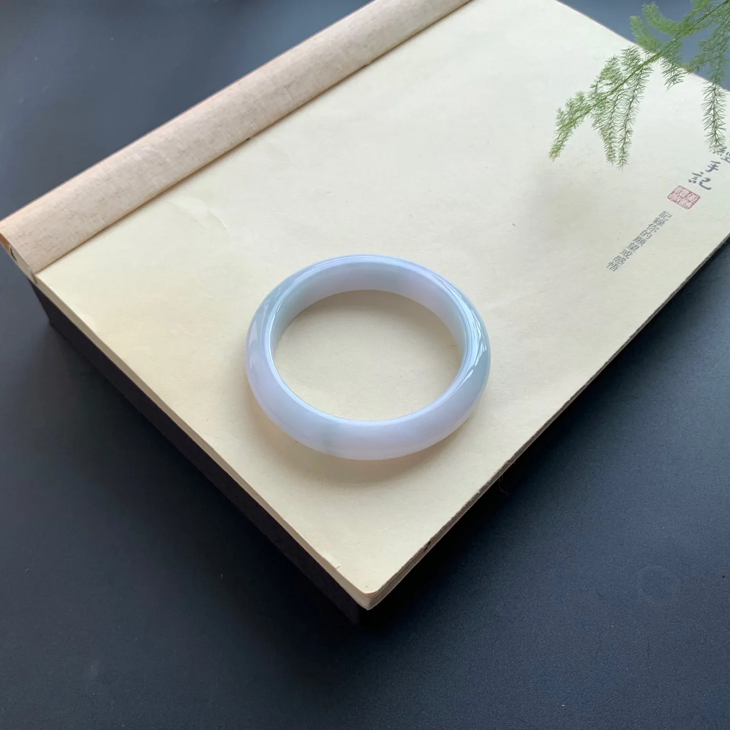 58圈口细糯正圈手镯 尺寸：58-12.8-8.8，无纹裂，细腻光滑，清爽干净