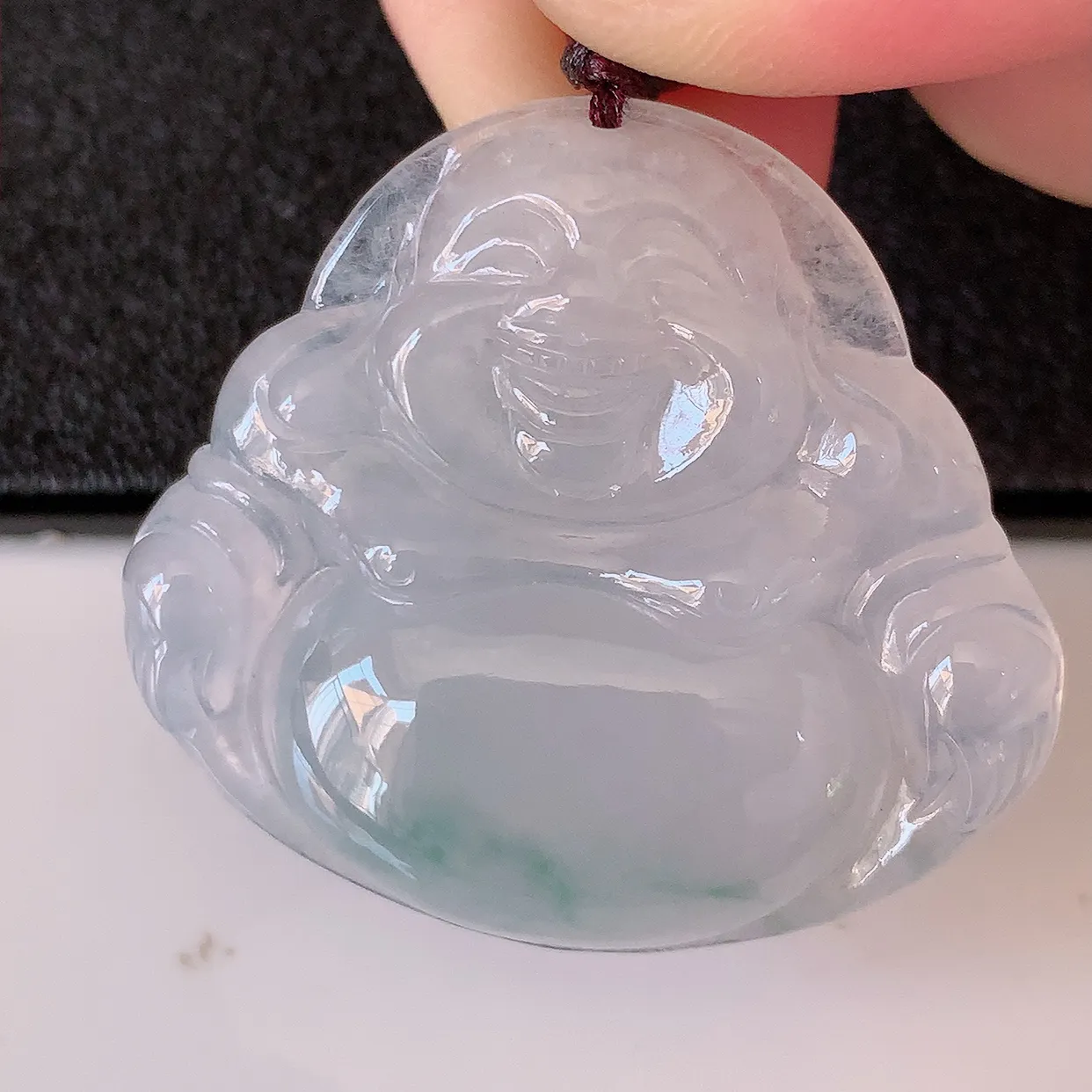 自然光实拍，冰种飘花翡翠佛公吊坠，玉笑佛，饱满，开脸喜庆，配戴优雅迷人！#46.17