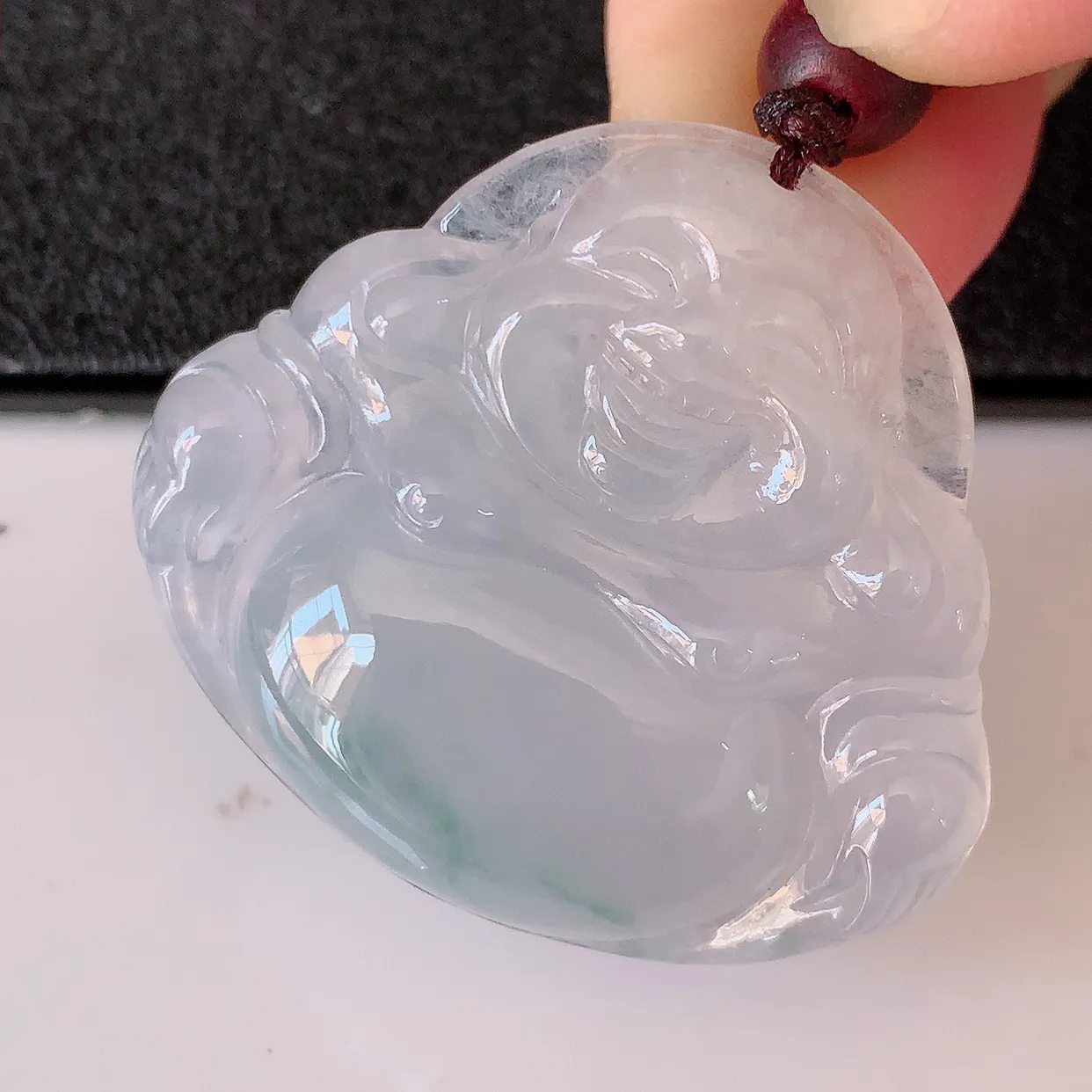 自然光实拍，冰种飘花翡翠佛公吊坠，玉笑佛，饱满，开脸喜庆，配戴优雅迷人！#46.17