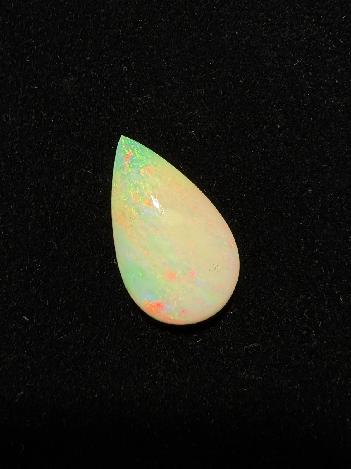 8.02ct天然彩欧泊裸石，尺寸21.8*12.8*6.6mm，颜色美艳，油画般色彩，火彩足。