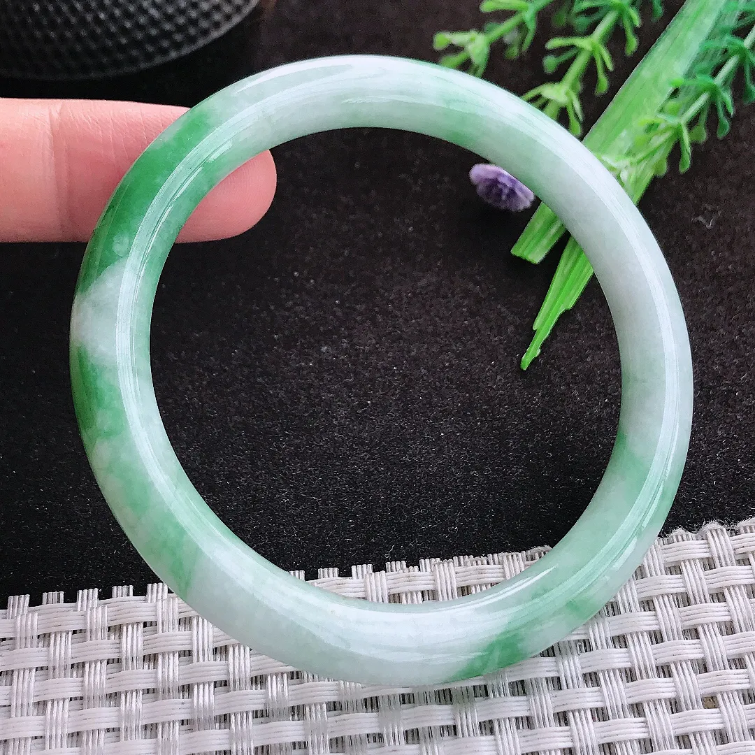自然光57/7.9/8.5老坑精美温润飘绿圆条手镯翡翠玉镯子美人镯手环