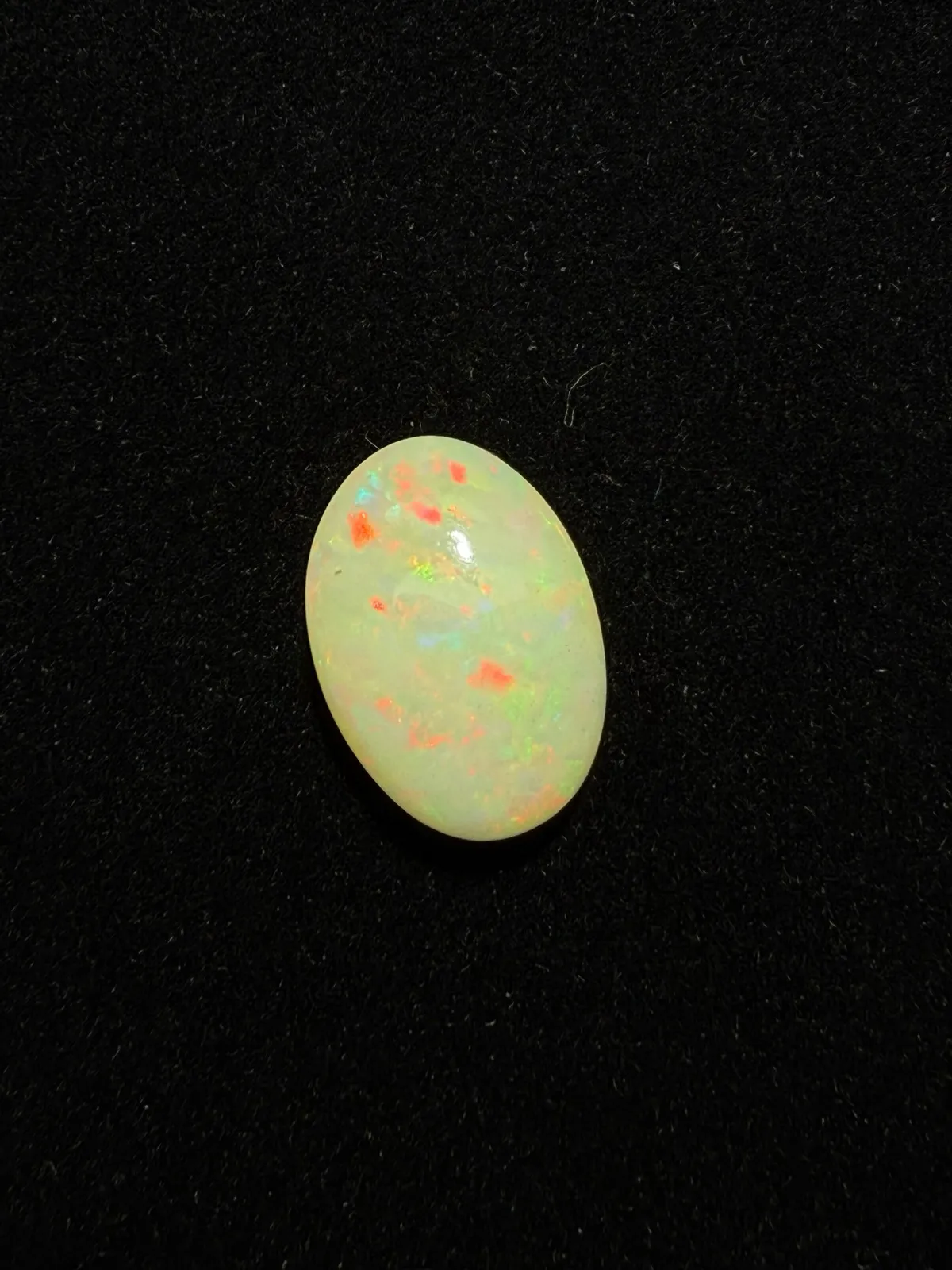 6.22ct天然彩欧泊裸石，尺寸17*12*6.3mm，颜色美艳，油画般色彩，火彩足。