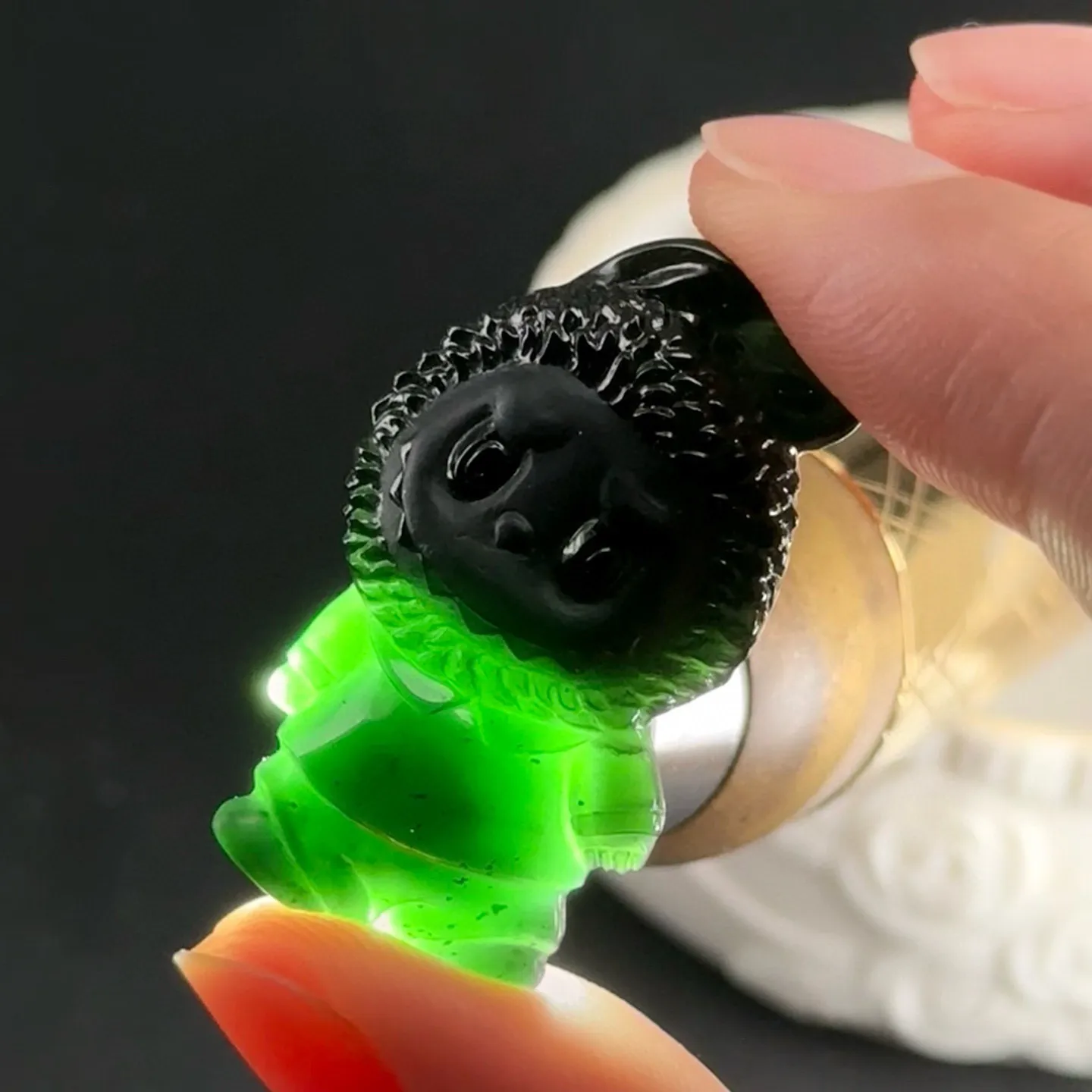 精品18k墨翠拉布布 种好色正 黑度极好 打灯通透 油性十足 尺寸33.8