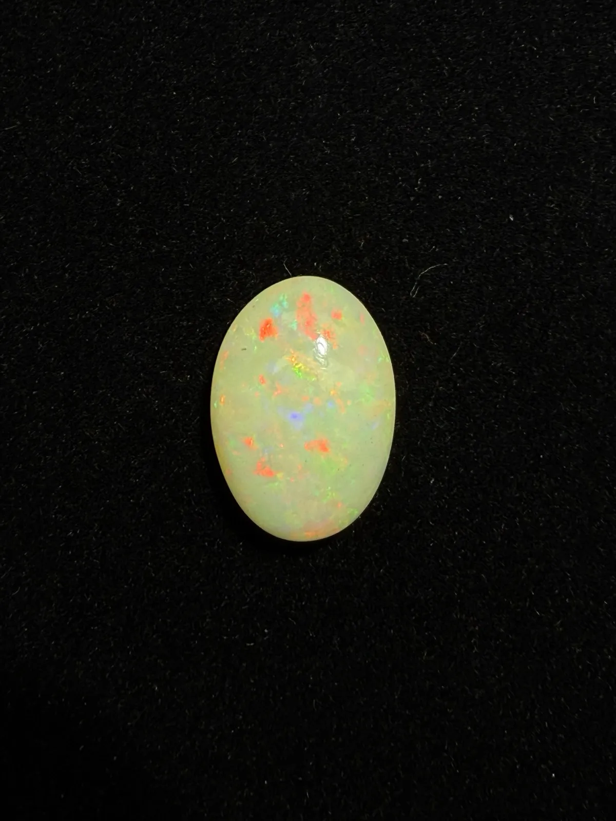 6.22ct天然彩欧泊裸石，尺寸17*12*6.3mm，颜色美艳，油画般色彩，火彩足。