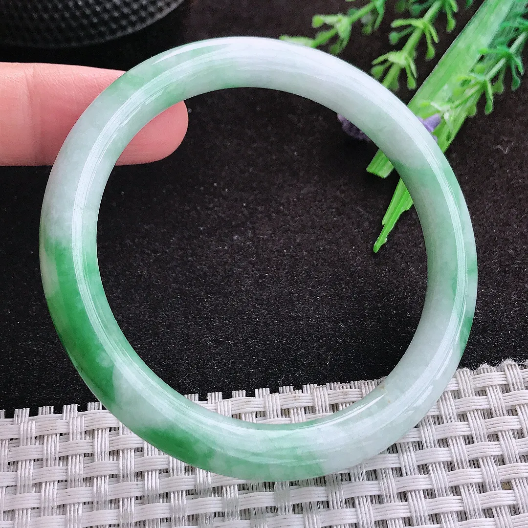 自然光57/7.9/8.5老坑精美温润飘绿圆条手镯翡翠玉镯子美人镯手环