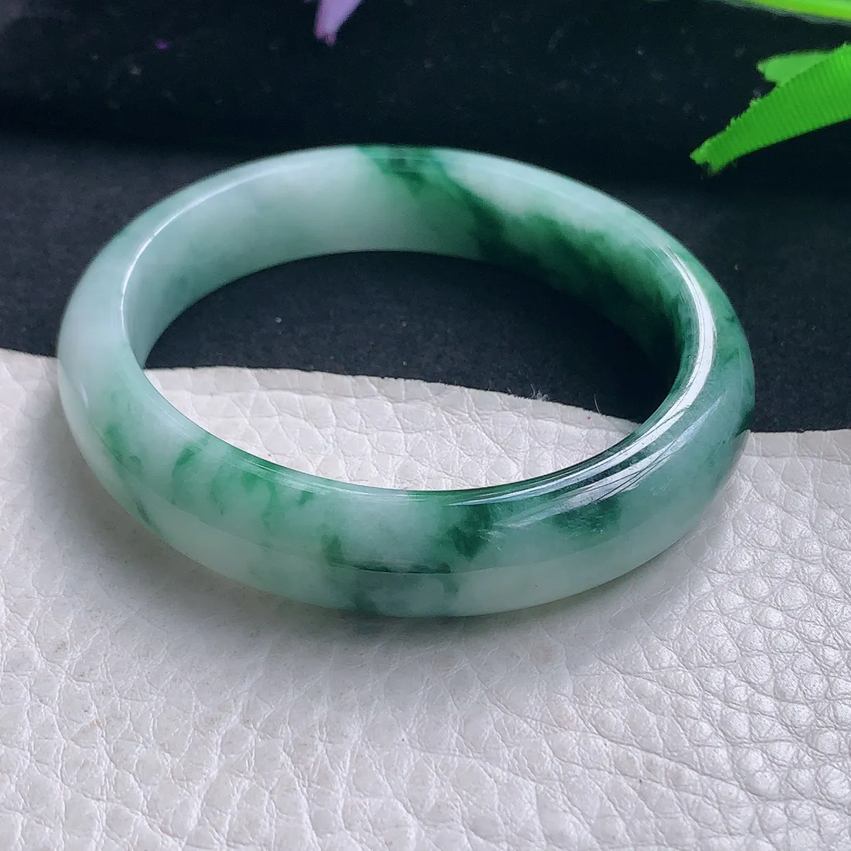 js小圈口53*48*11.6*7贵妃镯 老坑天然翡翠飘花蛋形宽边玉手镯 珠宝美人镯