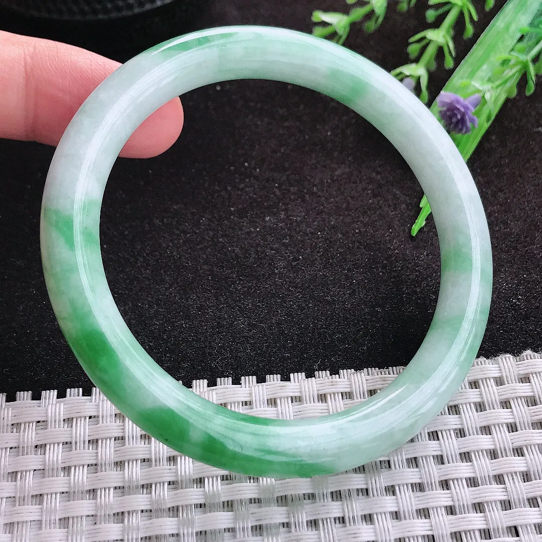 自然光57/7.9/8.5老坑精美温润飘绿圆条手镯翡翠玉镯子美人镯手环