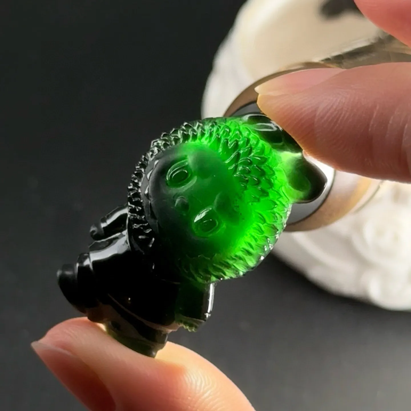 精品18k墨翠拉布布 种好色正 黑度极好 打灯通透 油性十足 尺寸33.8