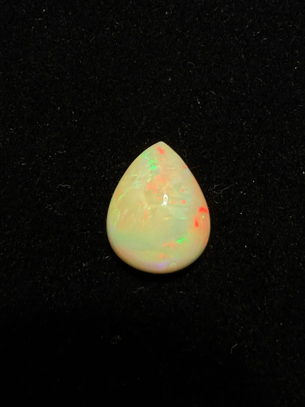 5.135ct天然彩欧泊裸石，尺寸15.3*12.2*6.9mm，颜色美艳，油画般色彩，火彩足。