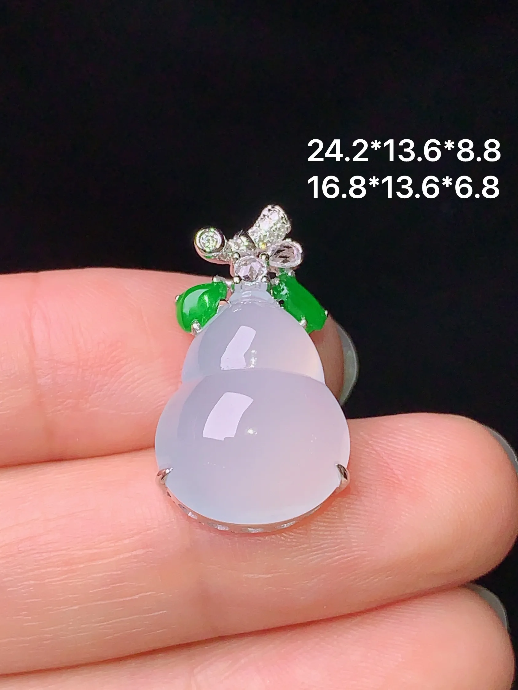 18k金钻镶嵌冰种葫芦吊坠 玉质细腻 水润亮眼 整体尺寸24.2*13.6*8.8