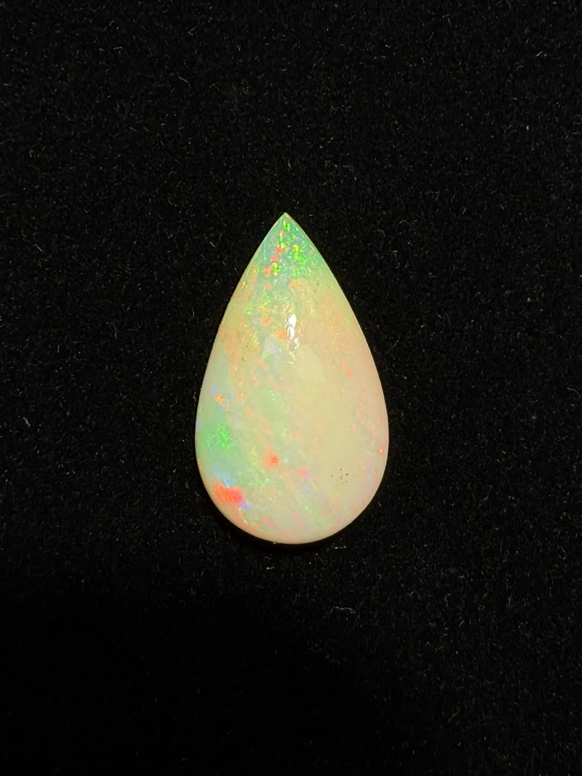 8.02ct天然彩欧泊裸石，尺寸21.8*12.8*6.6mm，颜色美艳，油画般色彩，火彩足。
