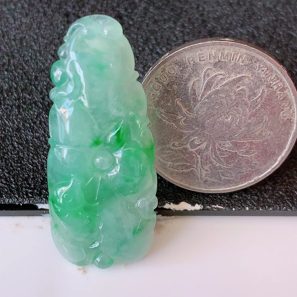 自然光实拍，冰飘花翡翠荷叶鱼、和和美美玉坠，财源广进，自然隐逸、荷本是素不着尘之物，有和美之寓意。#05.17