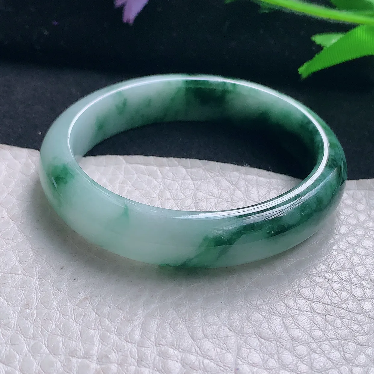 js小圈口53*48*11.6*7贵妃镯 老坑天然翡翠飘花蛋形宽边玉手镯 珠宝美人镯