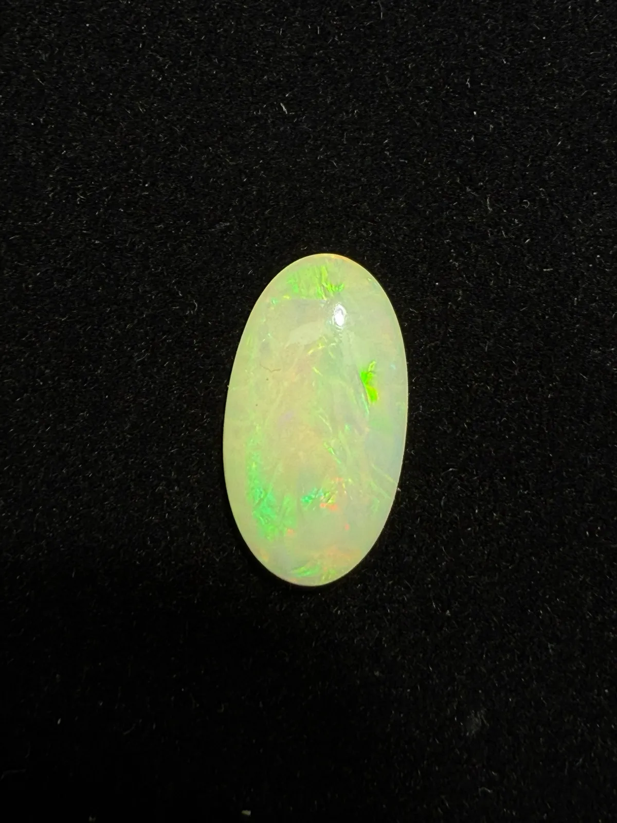 6.565ct天然彩欧泊裸石，尺寸20.2*11.2*5.3mm，颜色美艳，油画般色彩，火彩足。