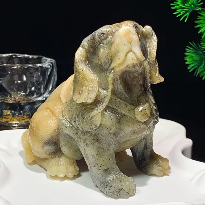 新疆且末糖旺财狗摆件 。尺寸86/86/60重462克   玉质细腻油润 底色纯净 脂粉好，品质好。