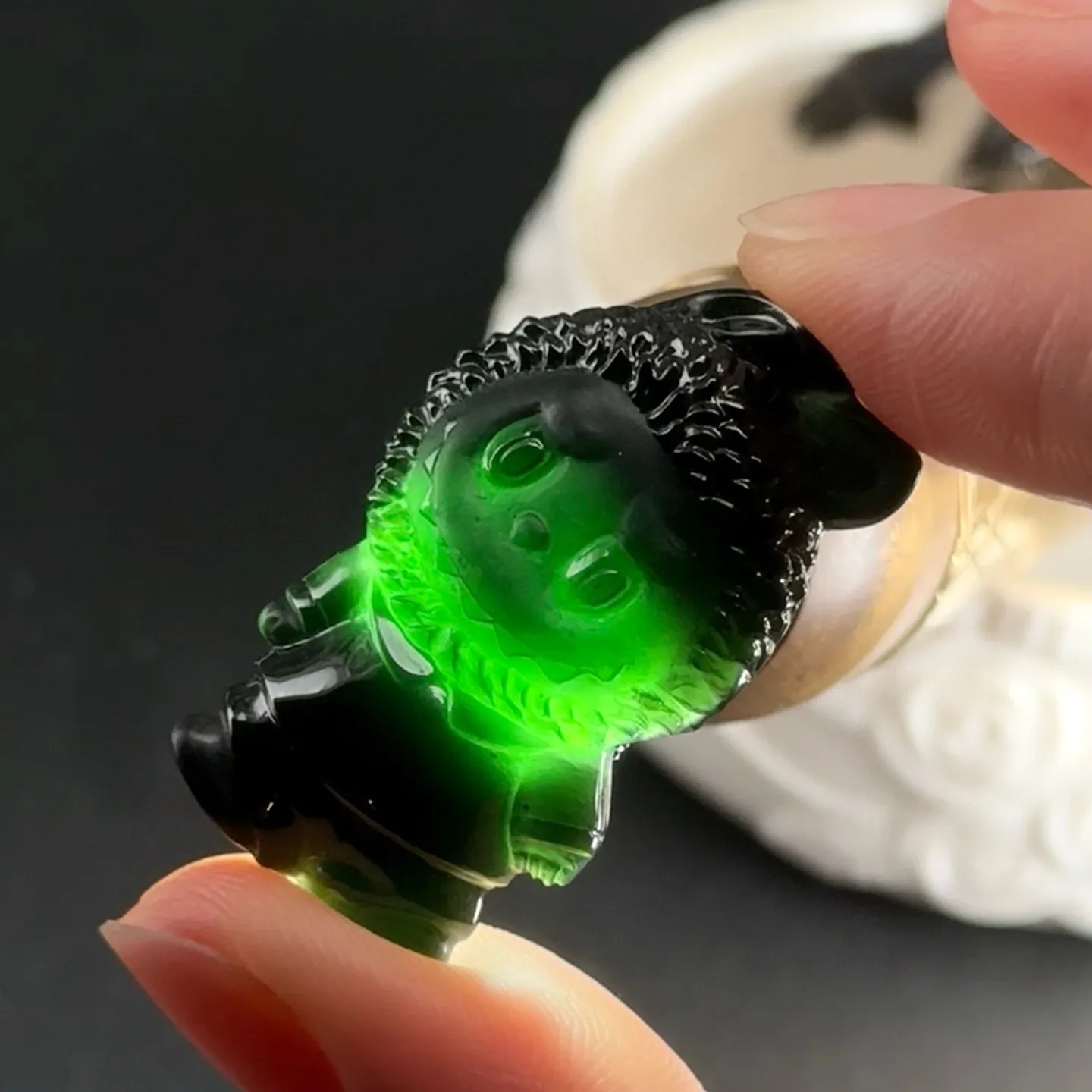 精品18k墨翠拉布布 种好色正 黑度极好 打灯通透 油性十足 尺寸33.8