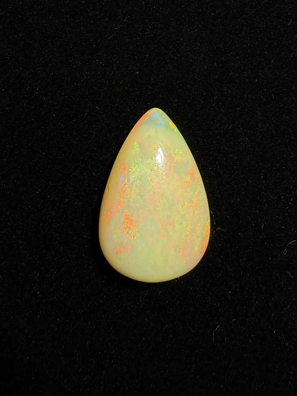 14.37ct天然彩欧泊裸石，尺寸24*15.7*7.7mm，颜色美艳，油画般色彩，火彩足。