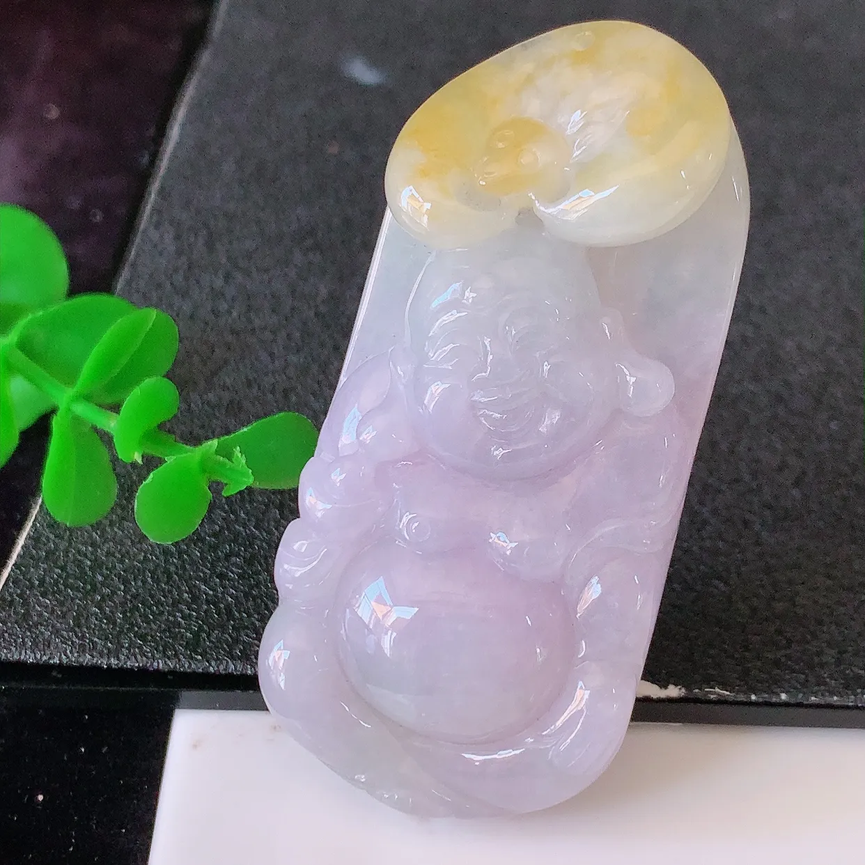 自然光实拍，冰黄翡俏色翡翠逍遥布袋佛吊坠，代代有钱，水足丰盈，盈满欢喜，配戴送礼佳品！#46.17