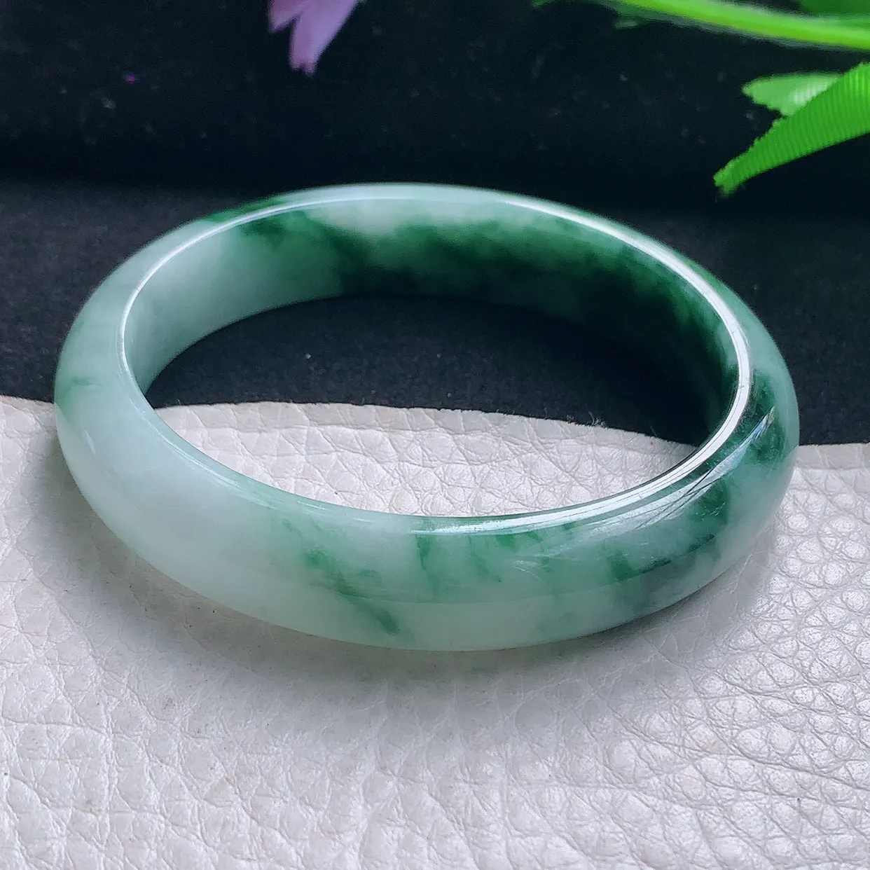 js小圈口53*48*11.6*7贵妃镯 老坑天然翡翠飘花蛋形宽边玉手镯 珠宝美人镯