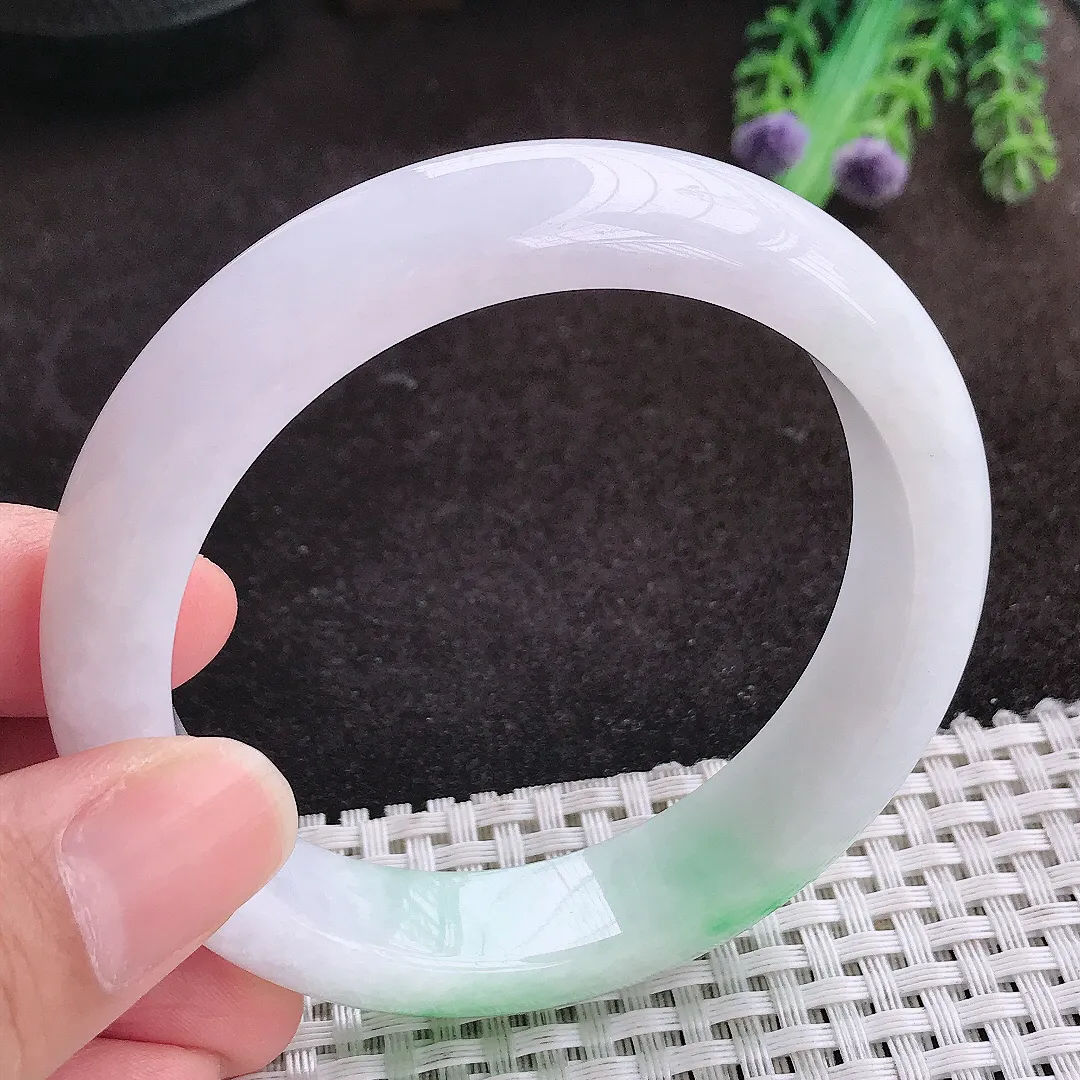 自然光57.5/13.2/8.6老坑精美温润飘阳绿手镯宽边翡翠玉镯手环