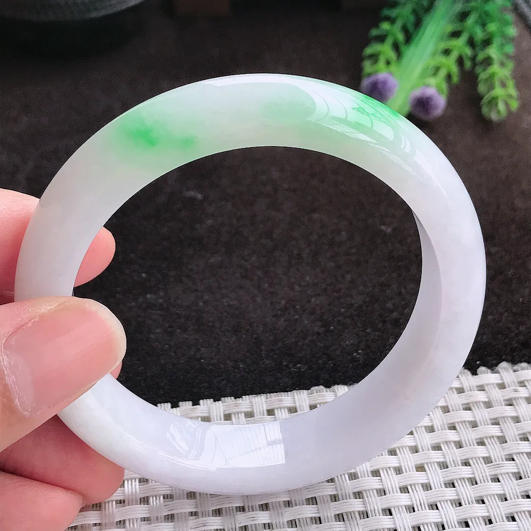 自然光57.5/13.2/8.6老坑精美温润飘阳绿手镯宽边翡翠玉镯手环