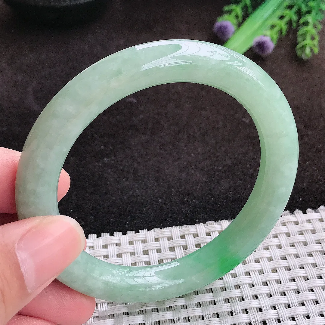 自然光55.5/9.7老坑精美温润飘阳绿圆条手镯翡翠玉镯手环